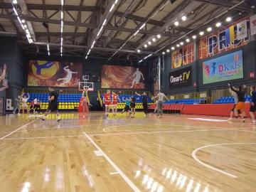 Майстер-клас для школярів Слобожанського від БК "Прометей"