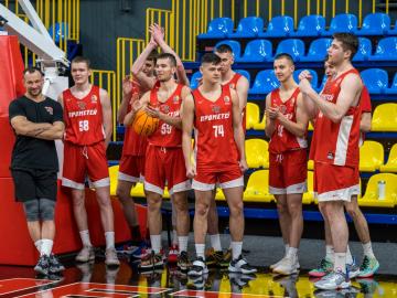 Майстер-клас для школярів Слобожанського від БК Прометей. 