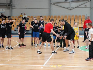 Тренування по баскетболу в рамках соціальної програми Євроліги One Team