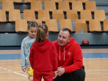 Тренування по баскетболу в рамках соціальної програми Євроліги One Team