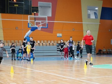 Тренування по баскетболу в рамках соціальної програми Євроліги One Team