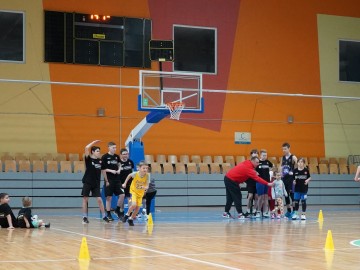 Тренування по баскетболу в рамках соціальної програми Євроліги One Team