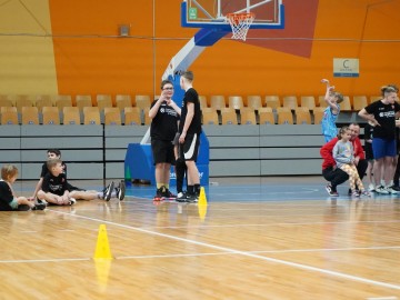 Тренування по баскетболу в рамках соціальної програми Євроліги One Team