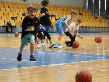 Тренування по баскетболу в рамках соціальної програми Євроліги One Team