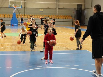 Тренування по баскетболу в рамках соціальної програми Євроліги One Team