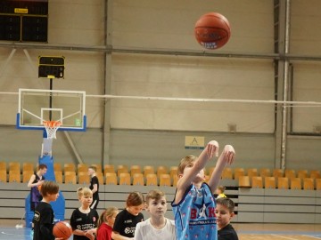 Тренування по баскетболу в рамках соціальної програми Євроліги One Team
