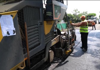 Генеральний спонсор "Прометея" показав відремонтовані дороги за рік 